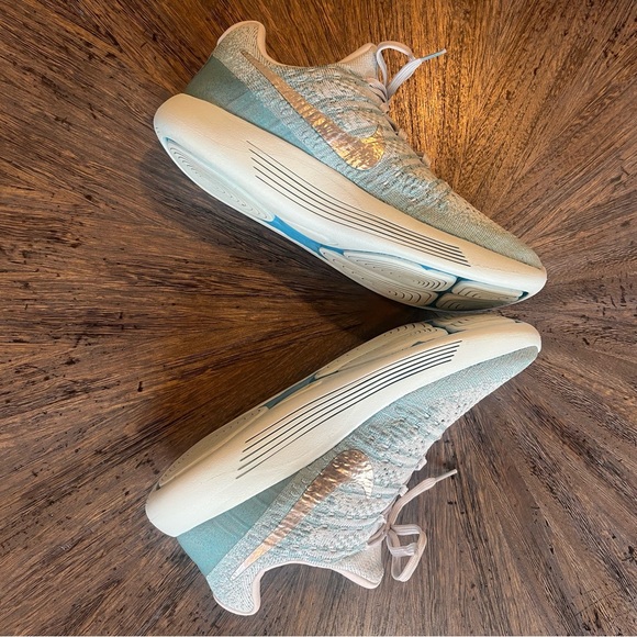 Nike Lunar Epic Low Flyknit Women’s Sz 9.5 M Shoes Grey Glacier Blue - Picture 7 of 10